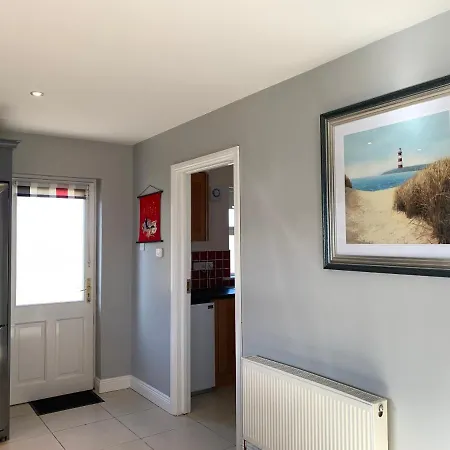 Seascape On The Edge Of Town: 4 Beds Ensuite. Dom wakacyjny Belmullet