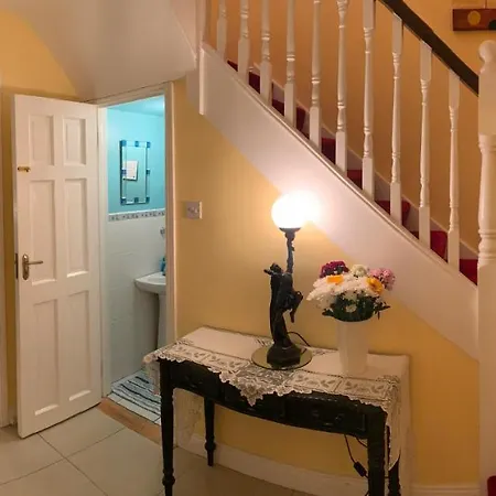 Seascape On The Edge Of Town: 4 Beds Ensuite. Dom wakacyjny