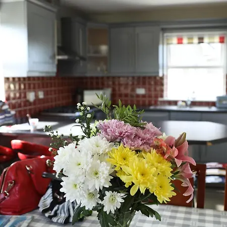 Tatil Evi Seascape On The Edge Of Town: 4 Beds Ensuite. *