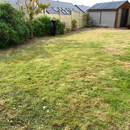 Seascape On The Edge Of Town: 4 Beds Ensuite.