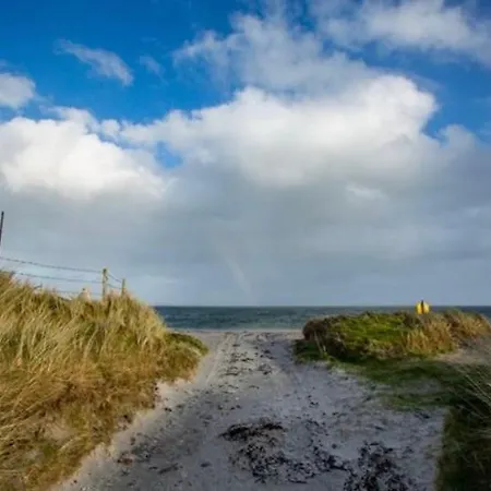 Seascape On The Edge Of Town: 4 Beds Ensuite. Dom wakacyjny Belmullet
