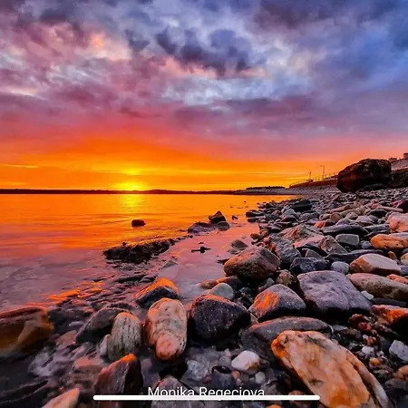 Σπίτι διακοπών Seascape On The Edge Of Town: 4 Beds Ensuite.