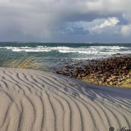 Dom wakacyjny Seascape On The Edge Of Town: 4 Beds Ensuite. *