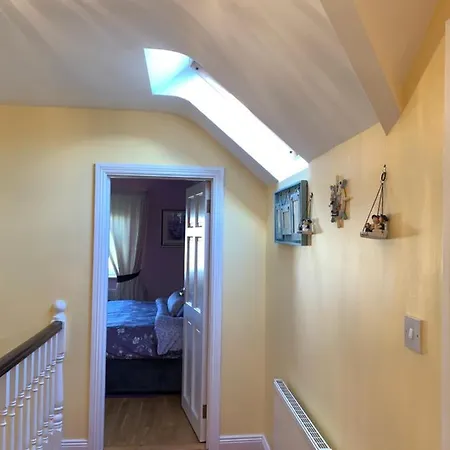 Seascape On The Edge Of Town: 4 Beds Ensuite. Σπίτι διακοπών