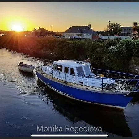 Seascape On The Edge Of Town: 4 Beds Ensuite. Belmullet