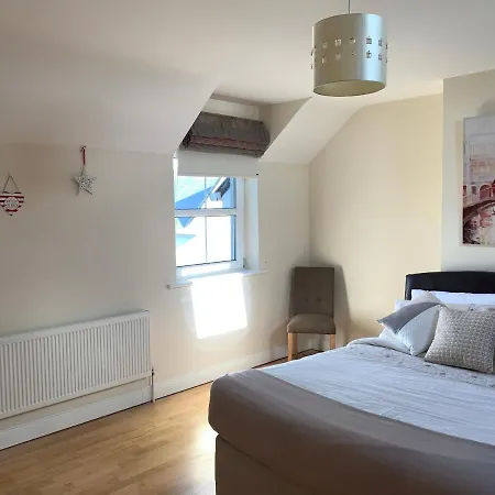 Casa de Férias Seascape On The Edge Of Town: 4 Beds Ensuite. Belmullet
