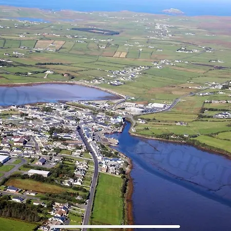 Tatil Evi Seascape On The Edge Of Town: 4 Beds Ensuite.