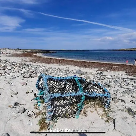 Seascape On The Edge Of Town: 4 Beds Ensuite. *