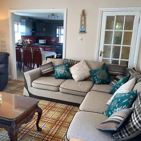 Seascape On The Edge Of Town: 4 Beds Ensuite. * Belmullet