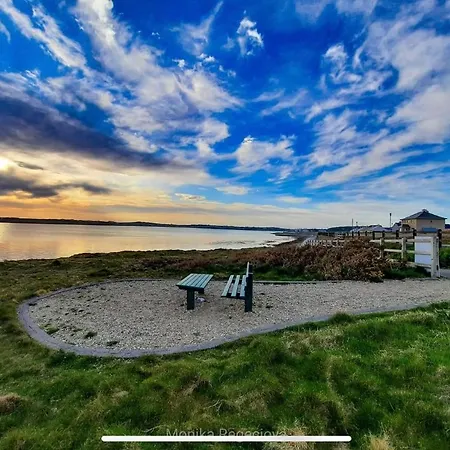 Seascape On The Edge Of Town: 4 Beds Ensuite. Tatil Evi