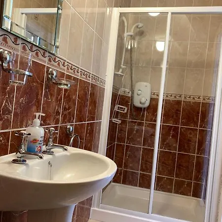 Seascape On The Edge Of Town: 4 Beds Ensuite. Dom wakacyjny *