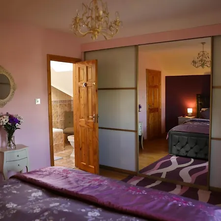 Ferienhaus Seascape On The Edge Of Town: 4 Beds Ensuite. *