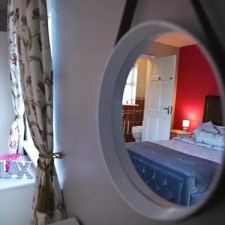 Seascape On The Edge Of Town: 4 Beds Ensuite. Tatil Evi Belmullet