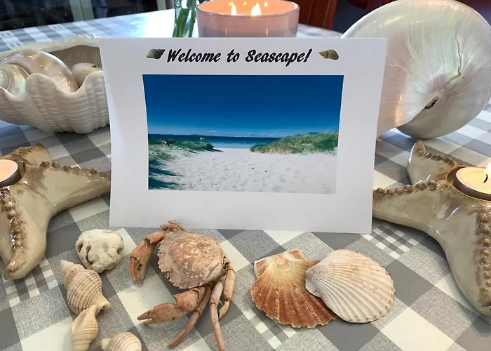 Seascape On The Edge Of Town: 4 Beds Ensuite. Prázdninový dům