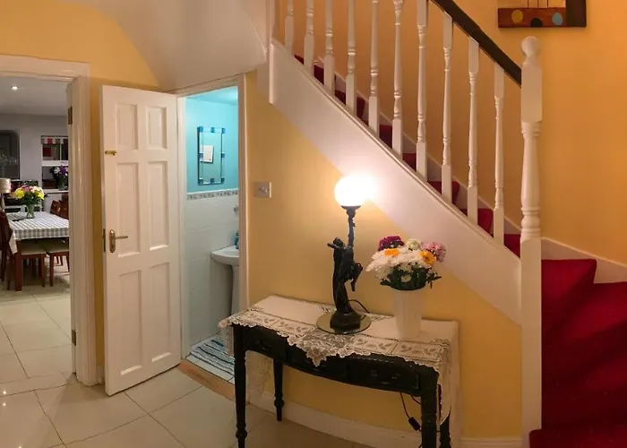 Seascape On The Edge Of Town: 4 Beds Ensuite. Prázdninový dům