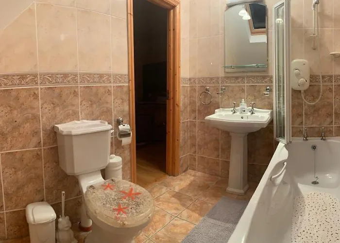 Seascape On The Edge Of Town: 4 Beds Ensuite. * Belmullet