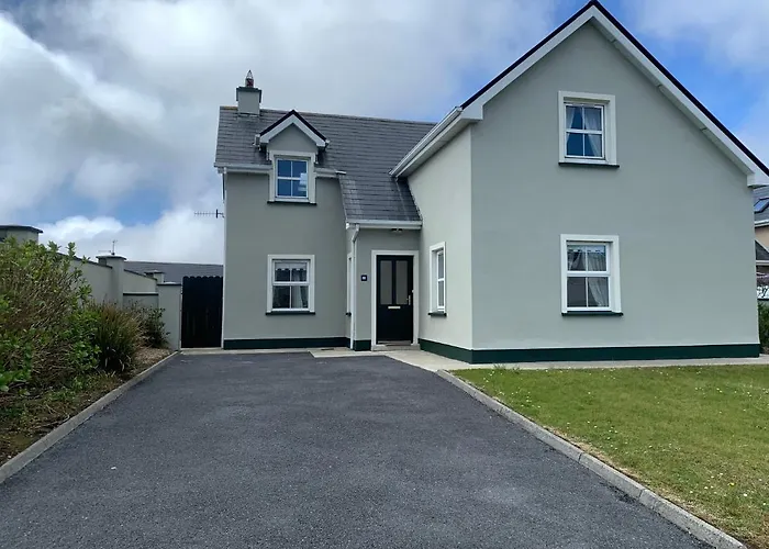 Seascape On The Edge Of Town: 4 Beds Ensuite. Prázdninový dům *