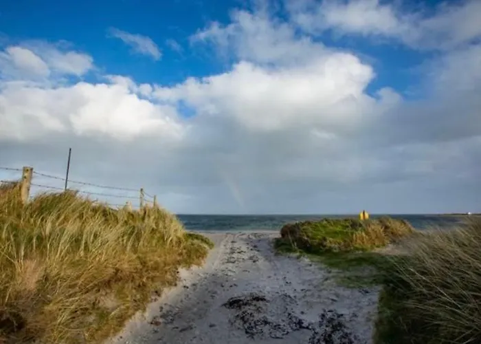 Seascape On The Edge Of Town: 4 Beds Ensuite. Prázdninový dům Belmullet