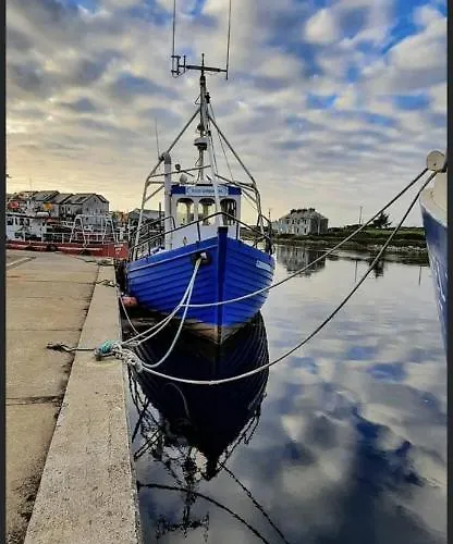 Seascape On The Edge Of Town: 4 Beds Ensuite. Prázdninový dům Belmullet