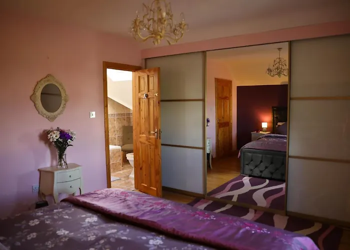 Holiday home Seascape On The Edge Of Town: 4 Beds Ensuite. *