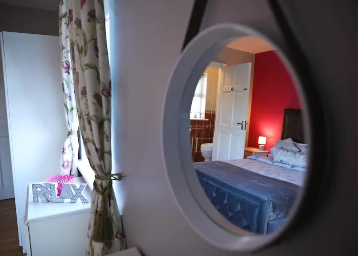 Seascape On The Edge Of Town: 4 Beds Ensuite. Prázdninový dům Belmullet